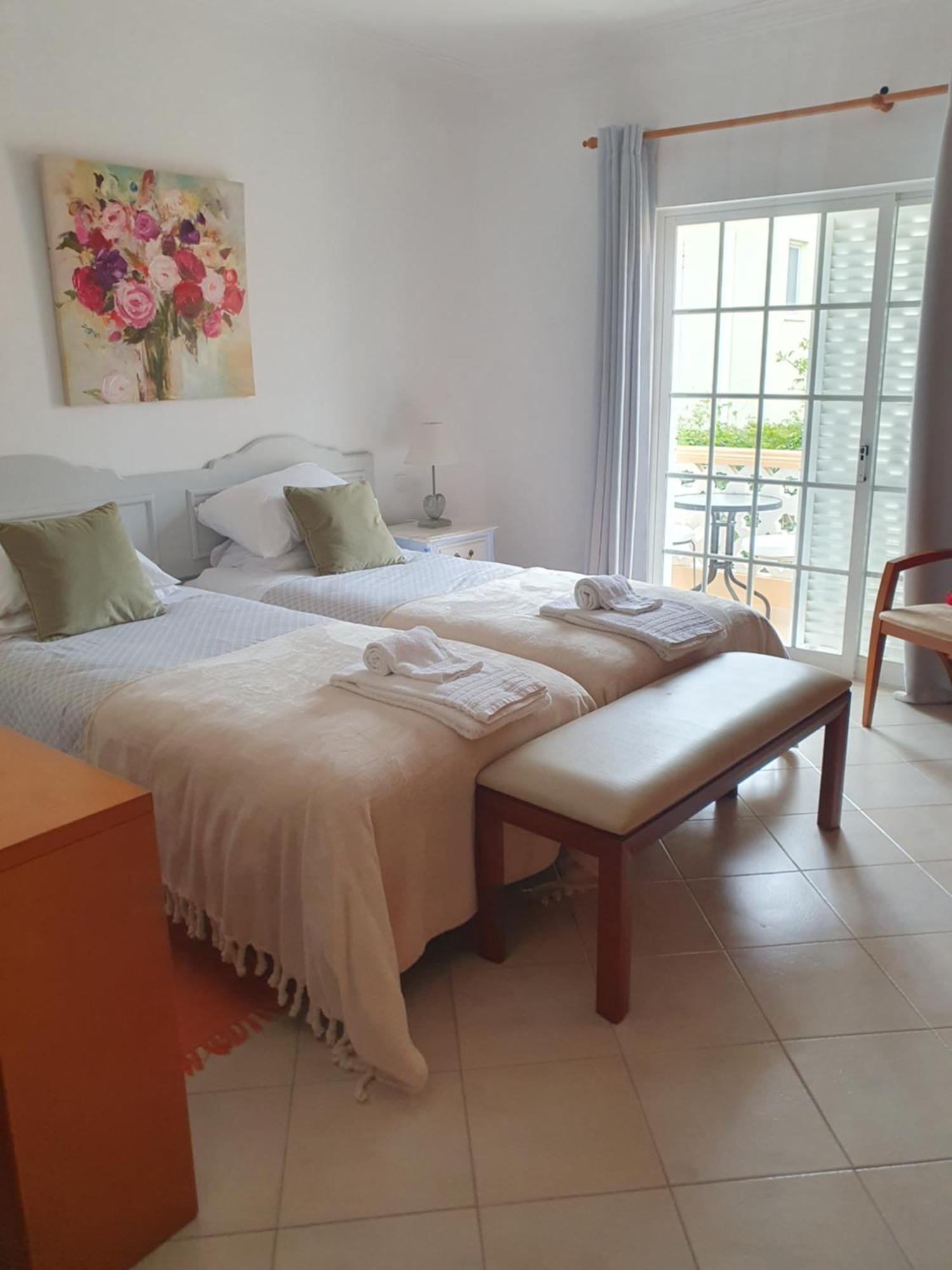 Vila Apartamentos Estrela Lagos Phòng bức ảnh